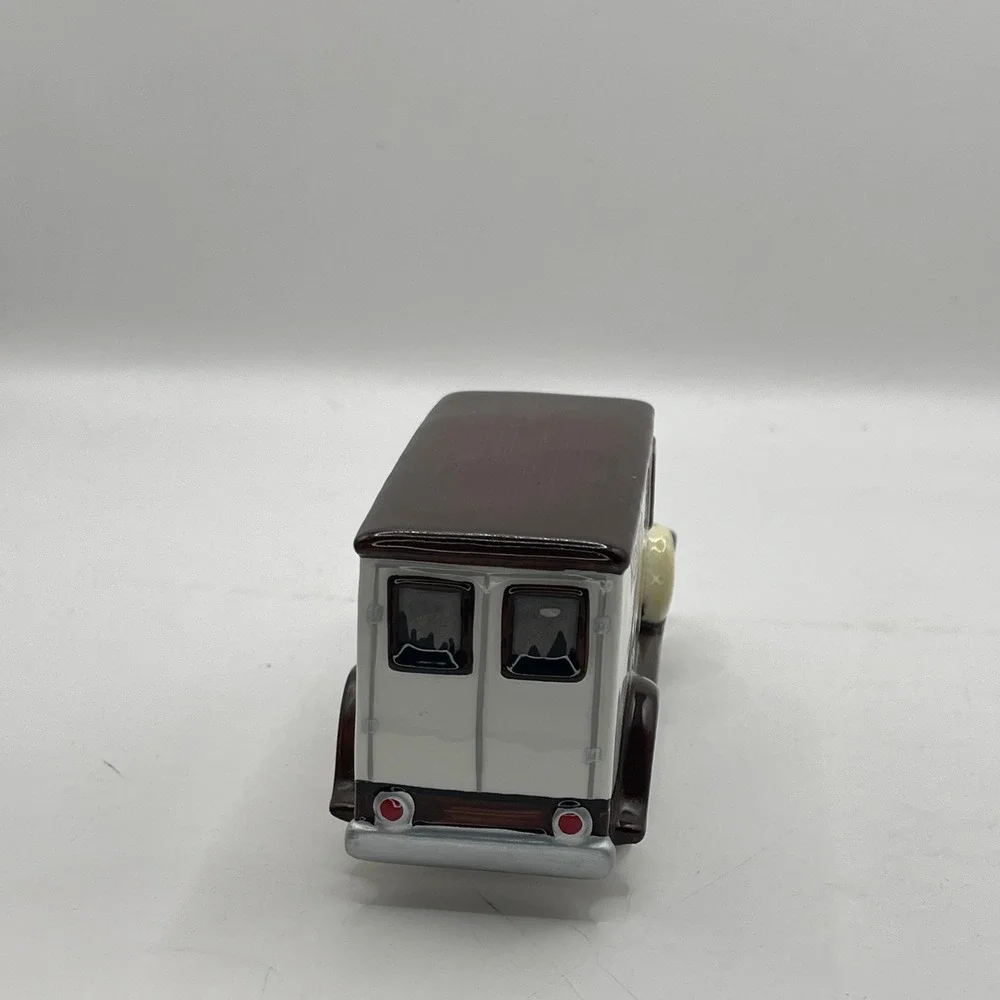 Dept 56 Snow Village Kids Love Hershey's Ceramic Truck & Figurine Set 54924